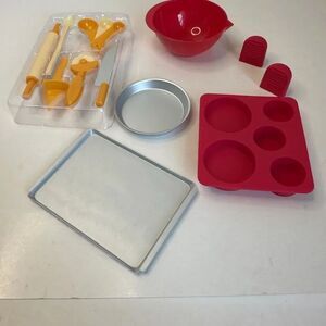 Smart Lab Toys 17 Pieces Tiny Bakeware Cooking Kit Mini Foods + Book STEM NEW‎